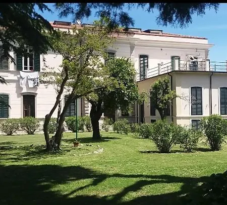 In Storica Con Piscina Poggio (Livorno)